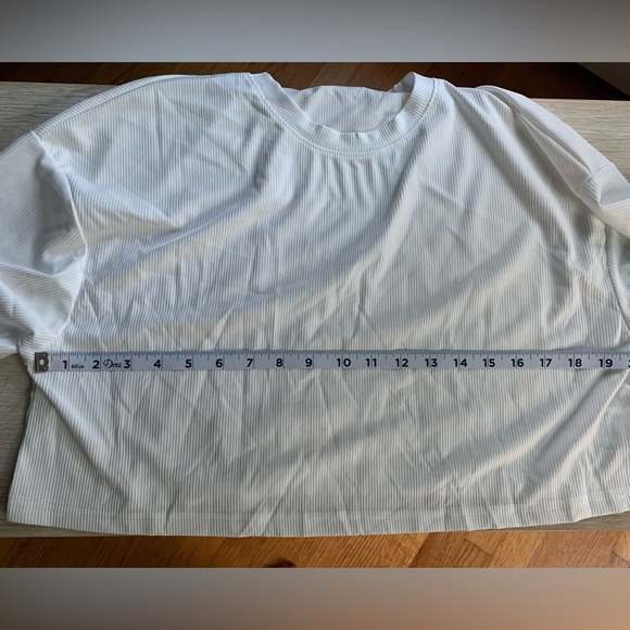 Women's Bright White, Crew Neck, Ribbed, Short Sleeve Crop Top. Sizes M & L - Picture 5 of 7